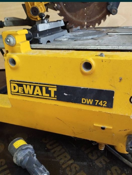 Пендула Герунг циркуляр 305 мн ДЕВОЛТ DEWALT завъртащ се  перфектен