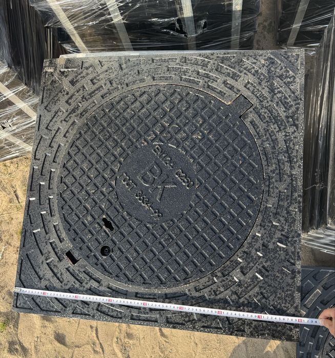 Квадратные чугунные люки на шарнире