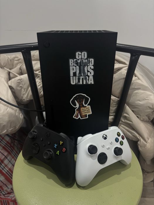 Xbox Series X + 2 геймпада – оригинал