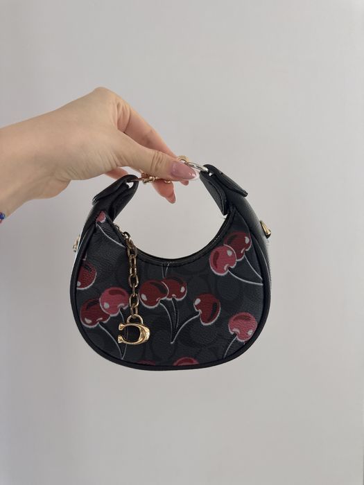 Черна чанта на Coach