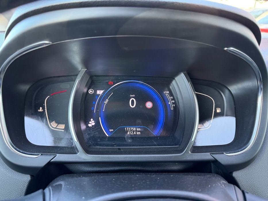 Renault Scenic 6000e avans 5000e în rate 3 luni