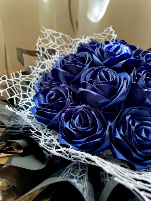 Вечен букет в кралско синьо
