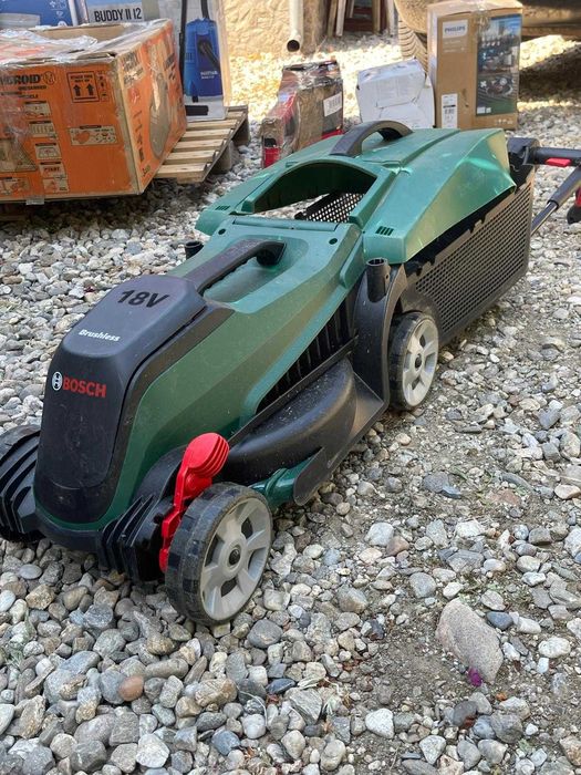 Bosch CityMower 18V-32-300 mașină de tuns iarba
