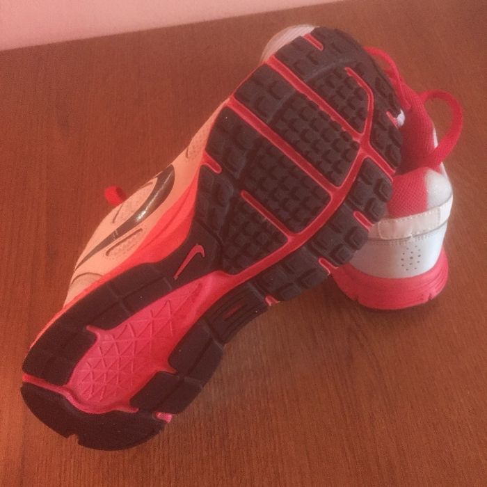 Adidași Nike Revolution