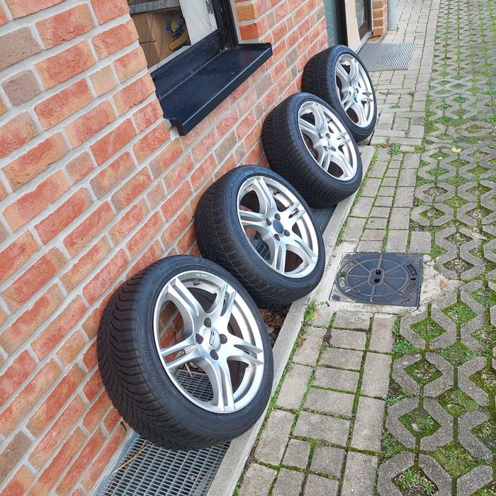 Jante aliaj Ford cu cauciucurii de iarnă pe 16