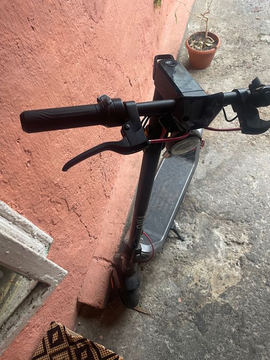 Vând iPhone 12 și trotineta nou qk3 Max