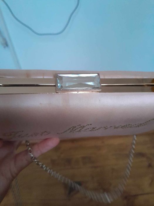 Rochie de mireasa model deosebit plus poșetă cadou