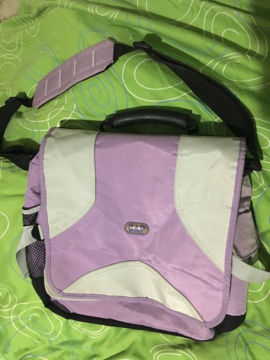 GAP чанта за лаптоп таблет лилава хастар с цветя