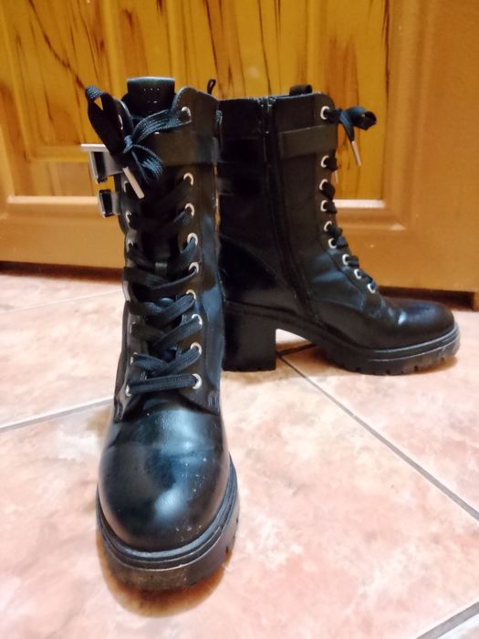 Vand ghete mărimea 38