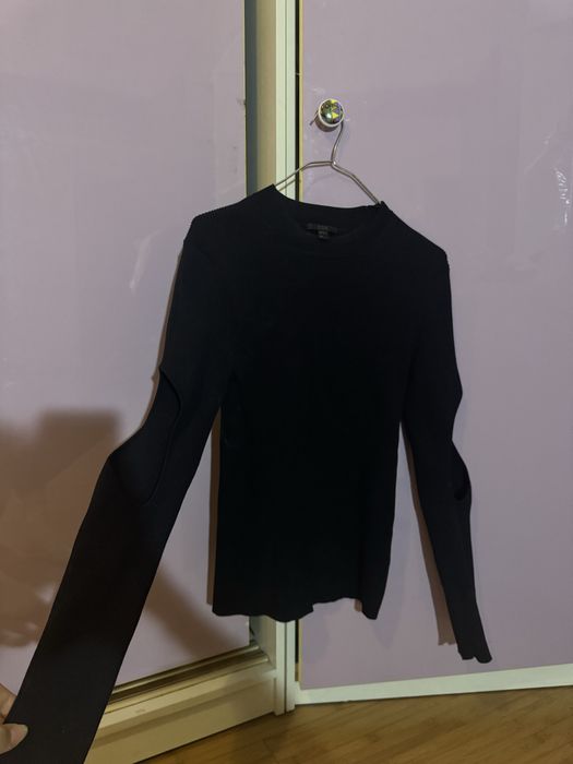 Кофта COS с вырезом у плечей