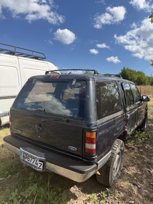 Продават се бус и джип