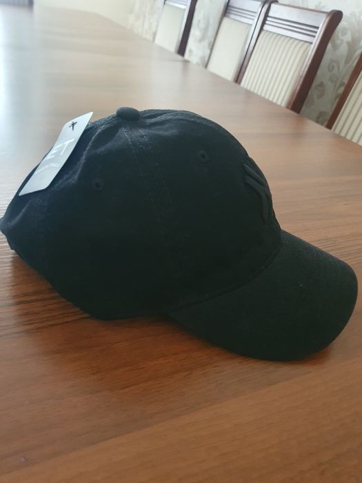 Бейсболки новые.
