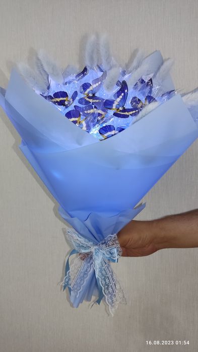 Букет с трендовыми бабочками