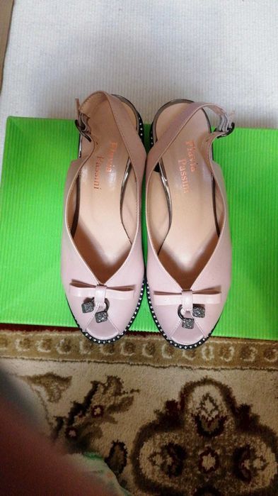 sandale din piele roz