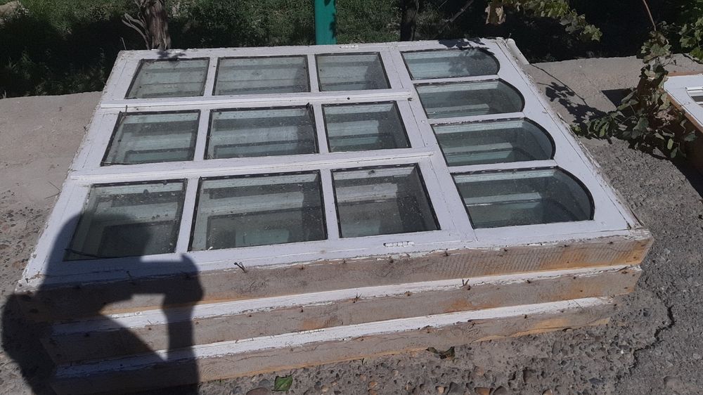 Eshik derazalar sotiladi b/u