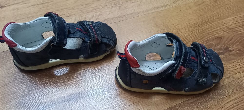 Продаю детский обувь дешево . Бу