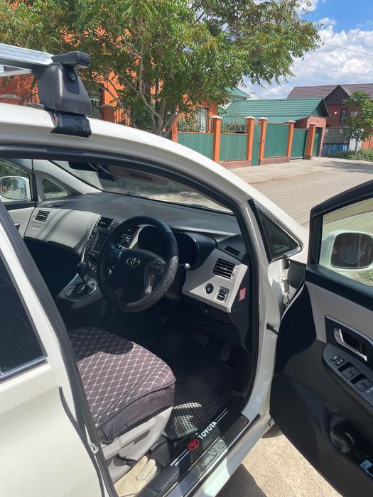 Продам Toyota Mark zio 2010 года
