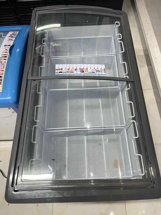 Холоделник болшой магазина