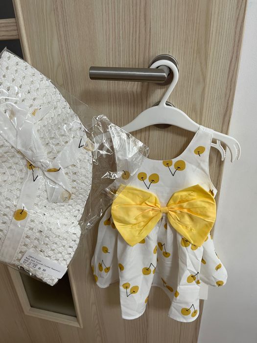 Set nou fetita cu pălărie și body din Reiat, mărimea 9-12l, 80