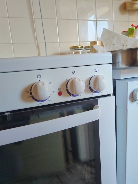 Готварска печка с керамичен плот