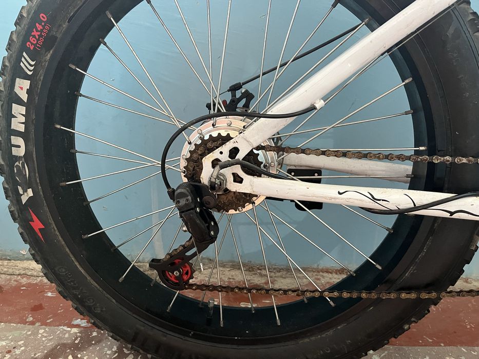 Продам белый электровелосипед