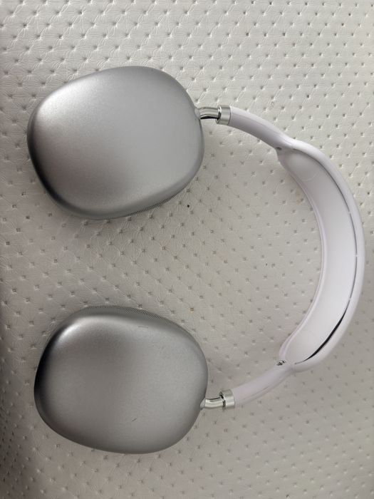 AirPods наушник.