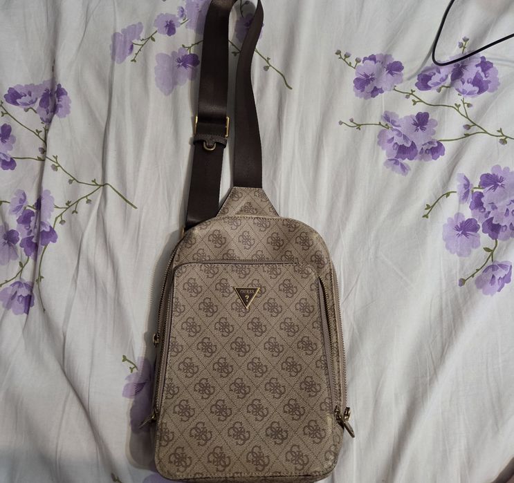 кросс боди guess