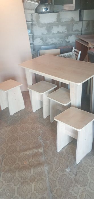 Кухонный стол 4 табуретки