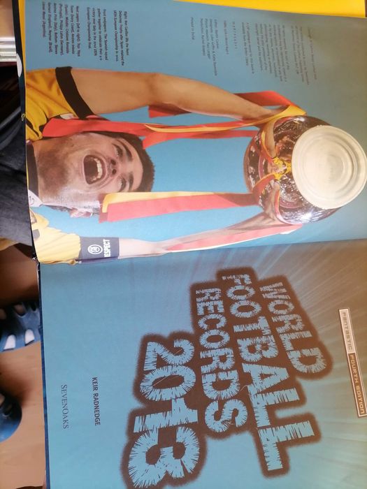 Два броя енциклопедии