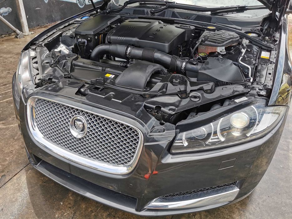 Dezmembrez jaguar xf facelift 2.2 D/bara fata jaguar/far jaguar/capota