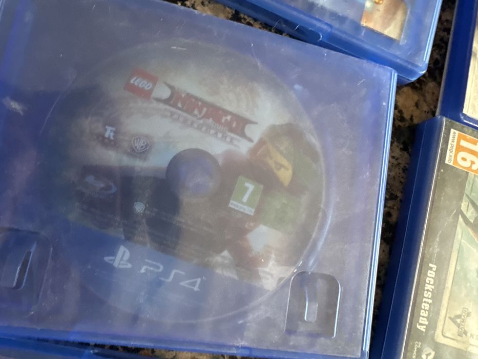 Consolă PS4 Slim 1TB + Maneta Originale + Pachet 15 Jocuri (Mentenanță recentă)