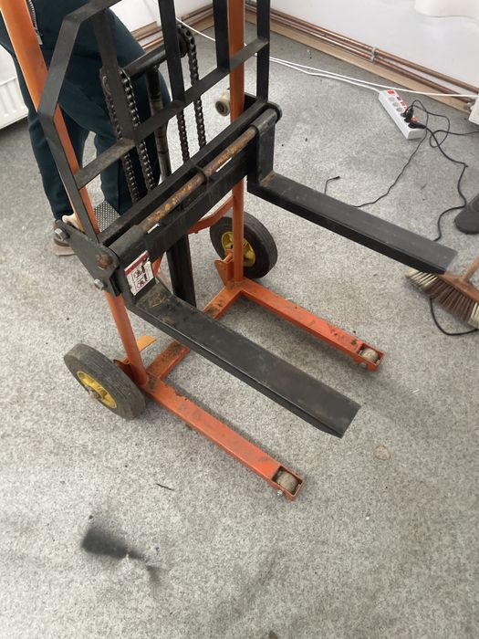 Stivuitor/transpalet manual