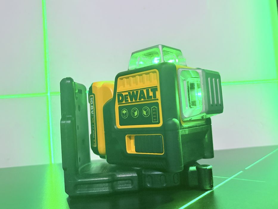 De vânzare Nivelă Laser DEWALT cu laser verde – Stare foarte bună