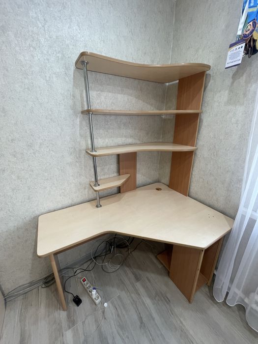 Продам хороши стол
