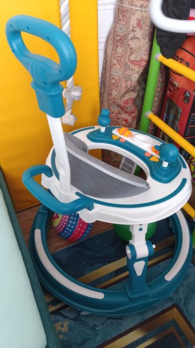 Две пары ходунков детские