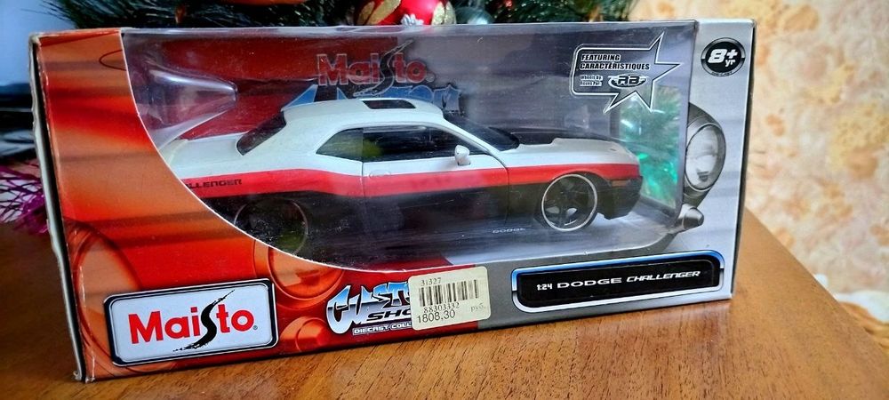 Машинки подарочные