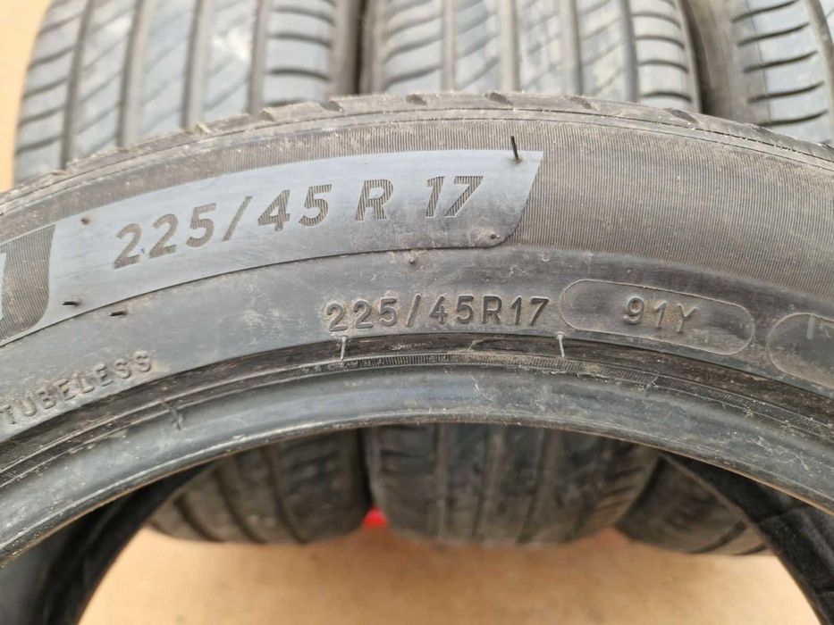 4 Michelin R17 225/45 Летни гуми  DOT1418