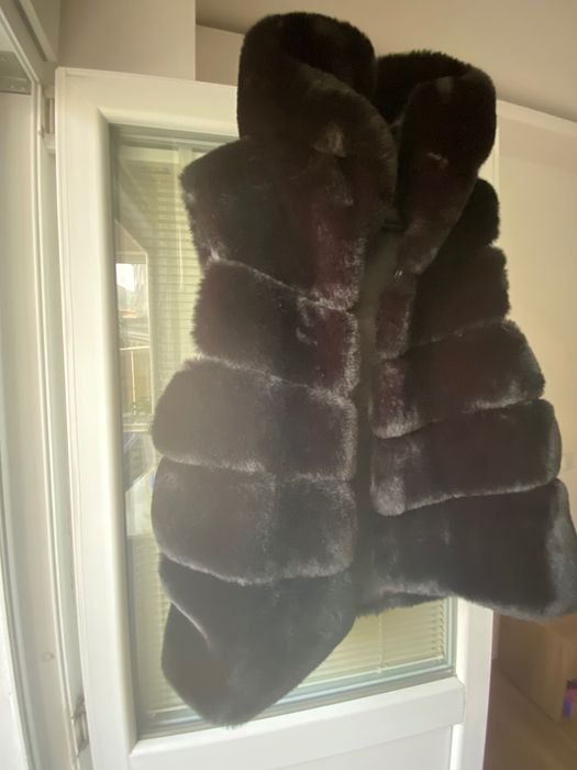 Дамски елек изкуствен косъм размер С-М с качулка