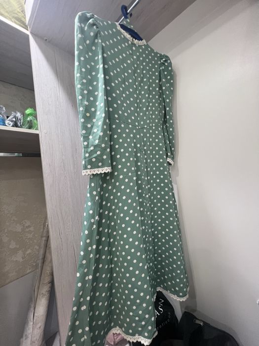 Киімдер сатылады