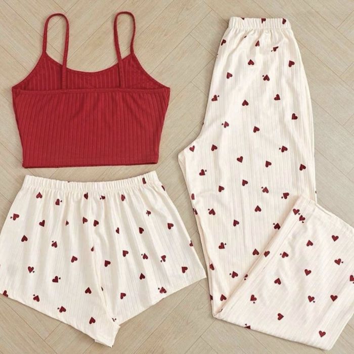 Новый пижама тройка 46-48,двойка 50-52размер 5000т 1штугы