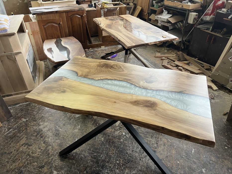 Уникална холна маса от орех и епоксидна смола