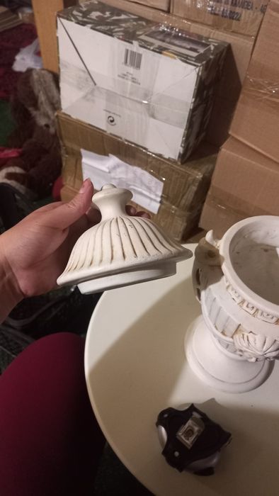 Урна има някаква маркировка под капака