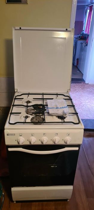 Vand masina de spalat arctic  ,aragaz,sifoner si canapea