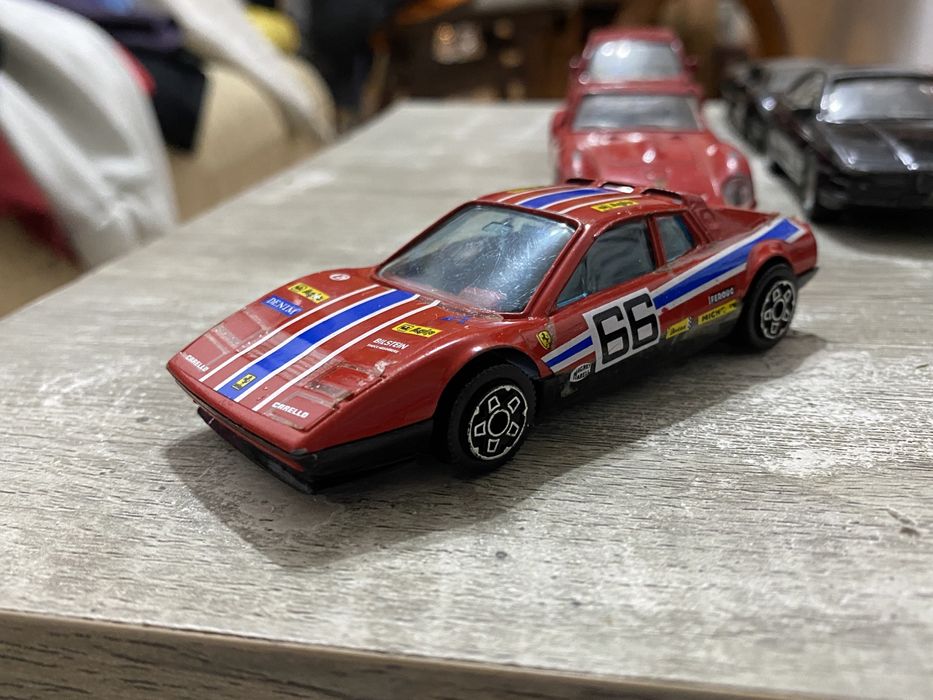 Метални колички Burago Italia/Maisto 1:43