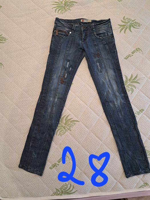 Запазени дамски дънки