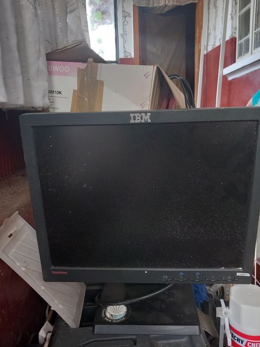 Монитор  15 инчов