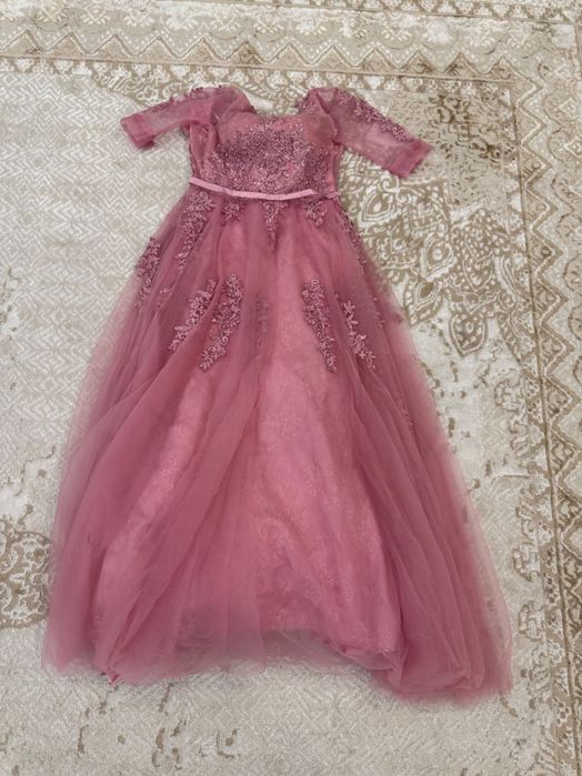 Вечернее платье с ручной вышивкой