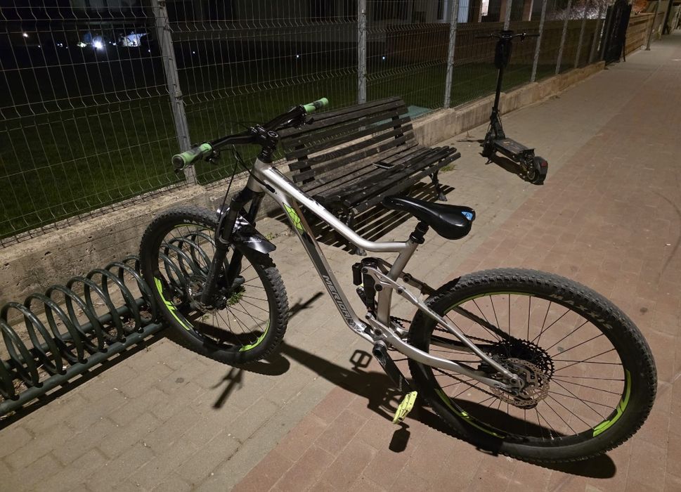 Bicicleta full suspension merida