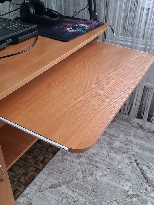Продам стол Б/У для компьютера