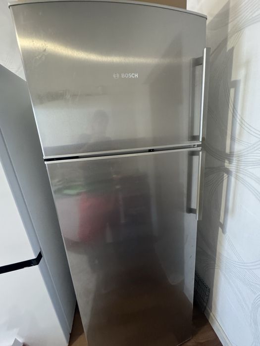 Холдильник с морозильной камерой